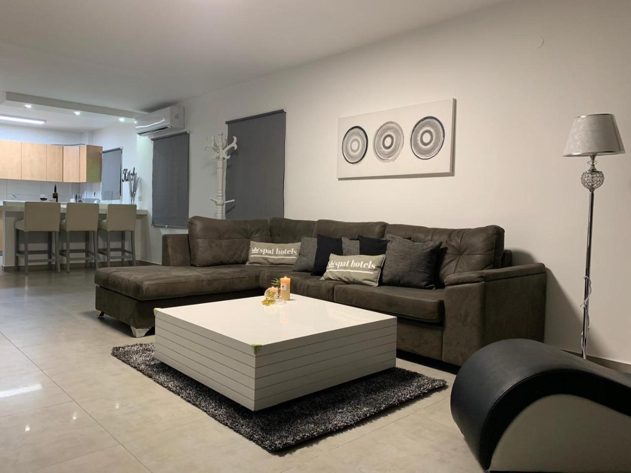Spat Apartments Bat Yam Exterior photo